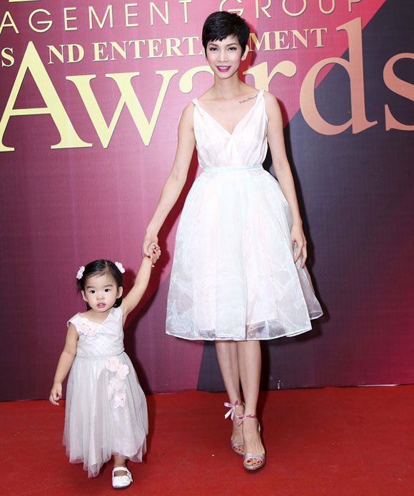 Những mỹ nhân Việt sinh con khi tuổi đã lớn - 7