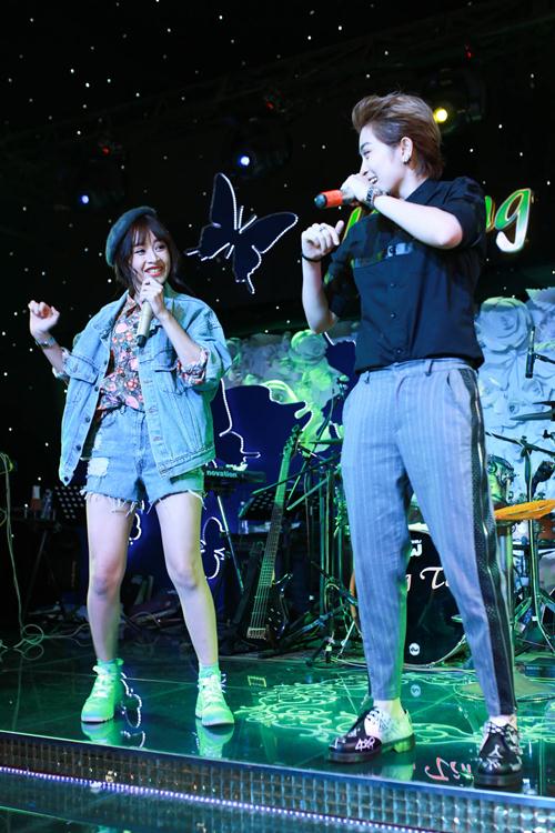 Chi Pu ôm chân Gil Lê khiến fan phát #039;cuồng#039; - 12