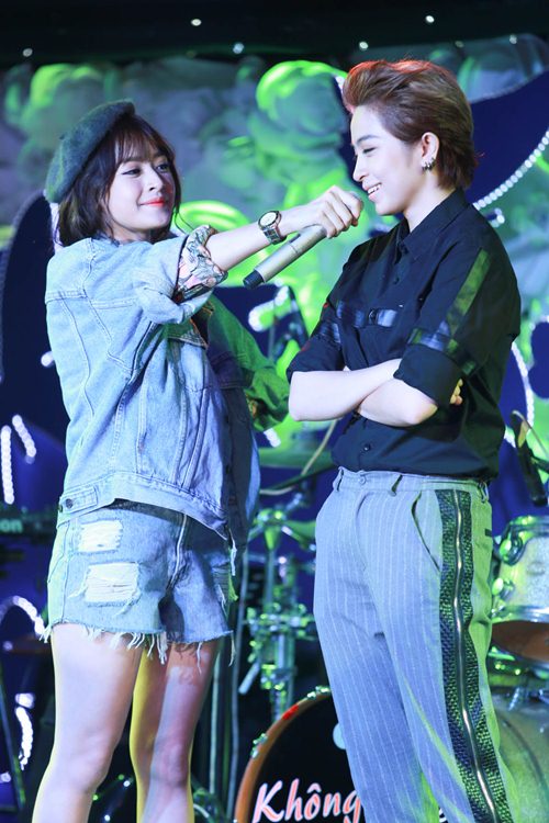 Chi Pu ôm chân Gil Lê khiến fan phát #039;cuồng#039; - 5