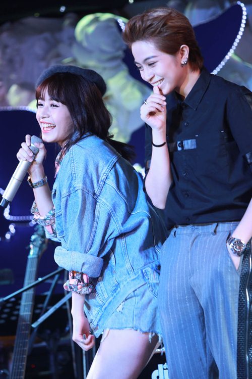 Chi Pu ôm chân Gil Lê khiến fan phát #039;cuồng#039; - 6