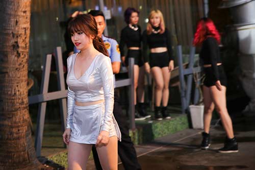 Sĩ Thanh trẻ trung, hết mình khi biểu diễn - 2