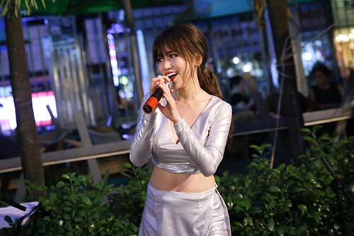 Sĩ Thanh trẻ trung, hết mình khi biểu diễn - 3