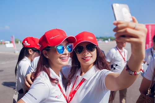 Thu Thảo, Tú Anh thân thiết như chị em tại sự kiện - 8