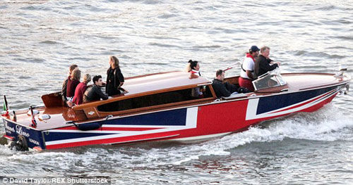 Chân dài 9X Cara Delevingne vô tư mặt mộc đi sự kiện - 8