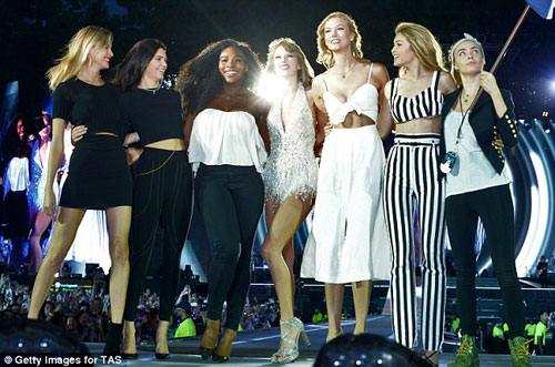 Chân dài 9X Cara Delevingne vô tư mặt mộc đi sự kiện - 7