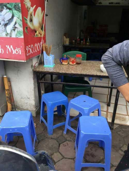 Chủ quán bán 300.000đ/bát phở: quot;Tôi không bán đắt cho aiquot; - 2