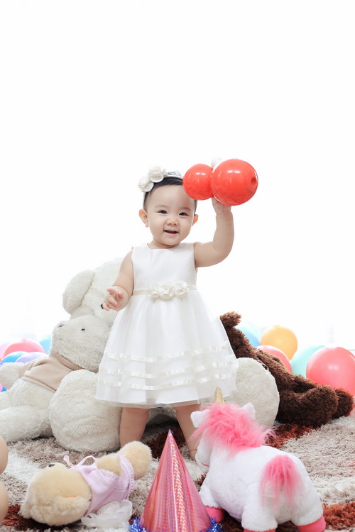 Con gái Trang Nhung cực hóm hỉnh đón sinh nhật đầu tiên - 7
