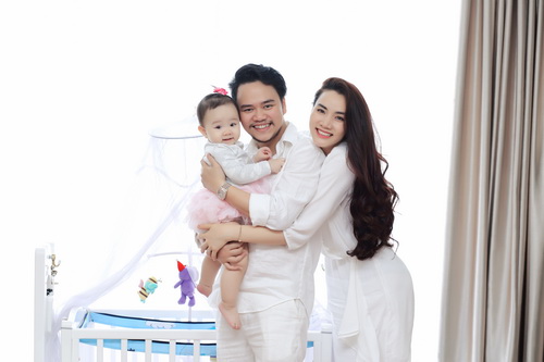 Con gái Trang Nhung cực hóm hỉnh đón sinh nhật đầu tiên - 1