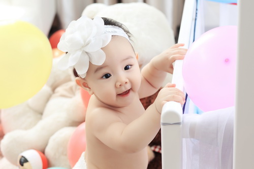 Con gái Trang Nhung cực hóm hỉnh đón sinh nhật đầu tiên - 4