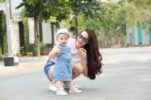 Con gái Trang Nhung cực hóm hỉnh đón sinh nhật đầu tiên - 12