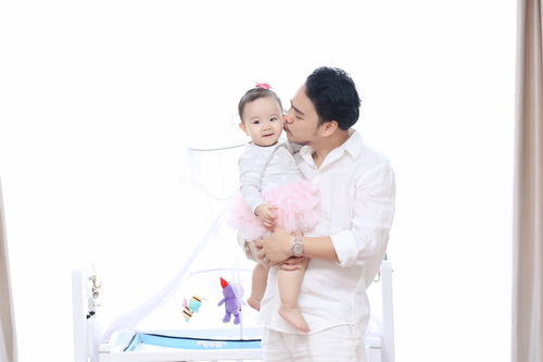 Con gái Trang Nhung cực hóm hỉnh đón sinh nhật đầu tiên - 9