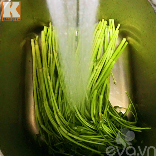 Hấp dẫn với nộm rau cần giòn ngon - 2