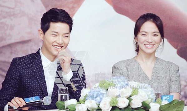 Song Joong Ki và Song Hye Kyo tình tứ tại họp báo - 13