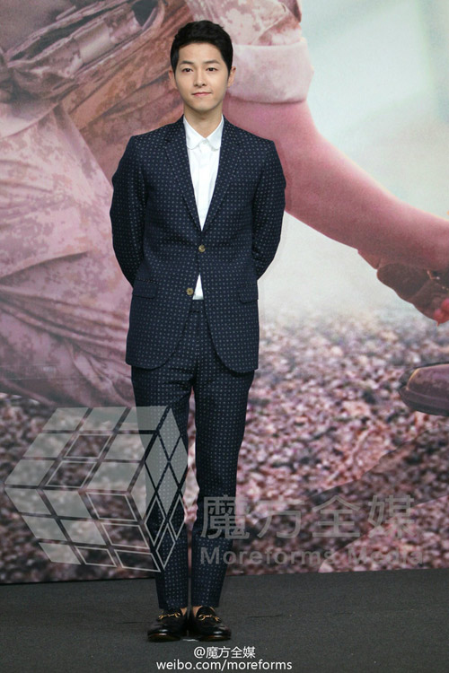 Song Joong Ki và Song Hye Kyo tình tứ tại họp báo - 5