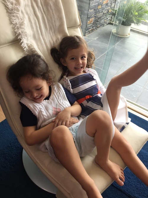 Con gái Hồng Nhung bị ngã gãy xương đòn vai - 2