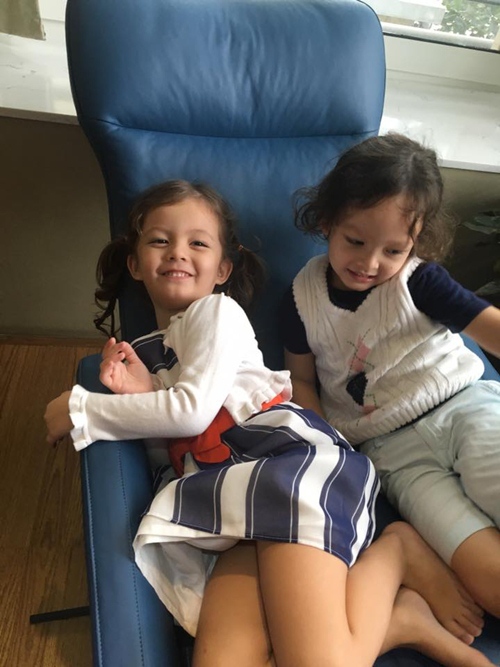 Con gái Hồng Nhung bị ngã gãy xương đòn vai - 3