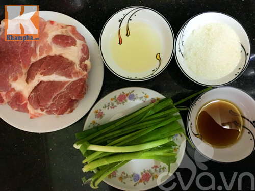 Thịt heo cháy cạnh xào chua ngọt ngon cơm - 1