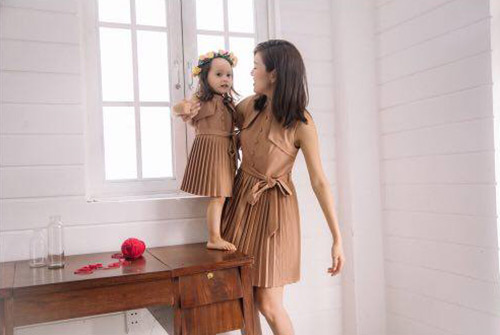 10 mẫu váy đôi ngọt ngào cho mẹ diện chung với con gái