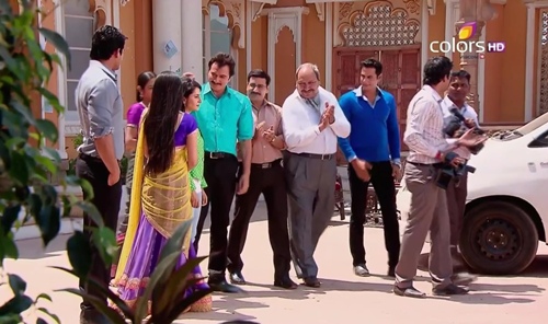 Cô dâu 8 tuổi: Sanchi bất ngờ được anh trai kẻ cưỡng hiếp cầu hôn - 12