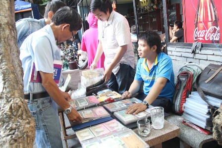 Độc đáo chợ #039;ve chai#039; ở giữa lòng Sài Gòn - 9