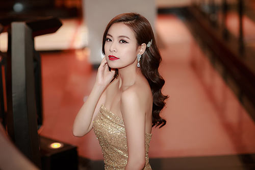 quot;Thẫn thờquot; vì lưng ong và vòng 3 quyến rũ của Hoàng Thùy Linh - 8
