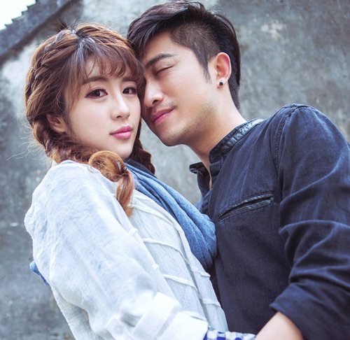 Chiếc bao cao su em giấu trong túi xách - 1