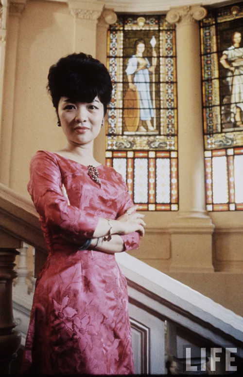 Hai huyền thoại thời trang bất tử của Việt Nam - 10