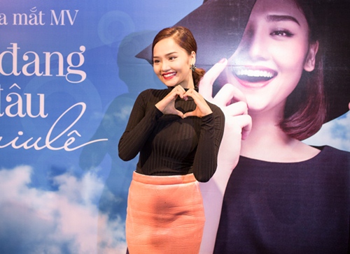 Miu Lê gặp chuyện buồn vẫn cố gắng cười tươi tại sự kiện - 3