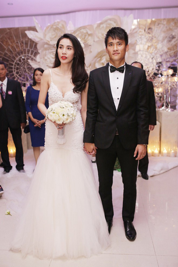 Áo dài và váy cưới `khắc nổi` tinh xảo của sao Việt - Váy cưới cô dâu -  HappyWedding.vn