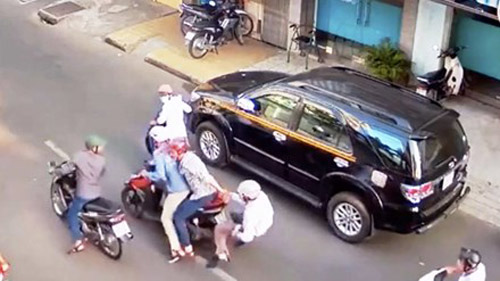 Góc khuất Sài Gòn: Bí ẩn “phù thủy” đường phố - 1