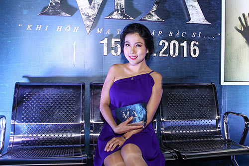 Thùy Dương gây chú ý khi diện 2 váy đi xem phim - 5