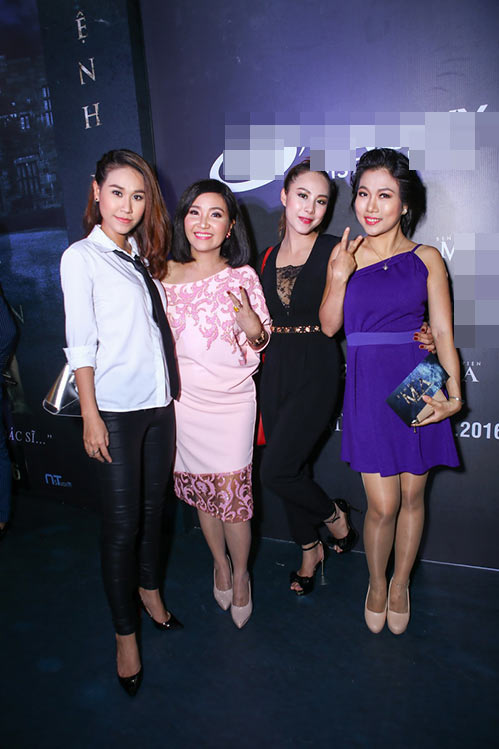 Thùy Dương gây chú ý khi diện 2 váy đi xem phim - 10
