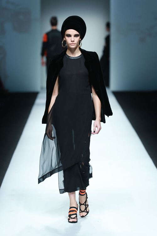 Xuân Lan bất ngờ đội nón quai thao tái xuất sàn catwalk - 14