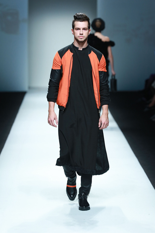 Xuân Lan bất ngờ đội nón quai thao tái xuất sàn catwalk - 6