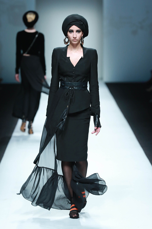Xuân Lan bất ngờ đội nón quai thao tái xuất sàn catwalk - 17