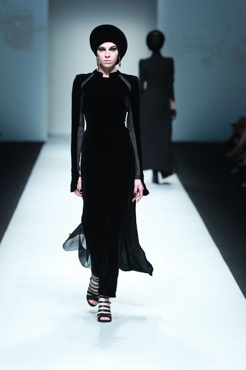Xuân Lan bất ngờ đội nón quai thao tái xuất sàn catwalk - 9