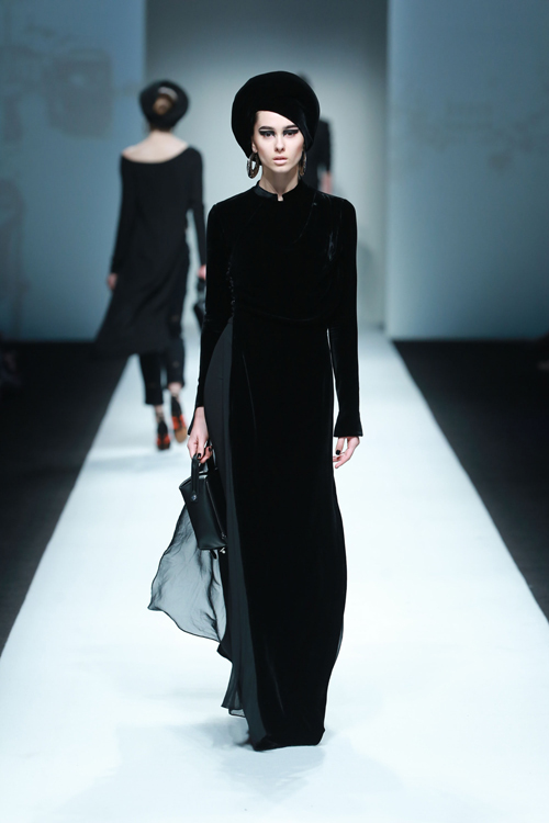 Xuân Lan bất ngờ đội nón quai thao tái xuất sàn catwalk - 11