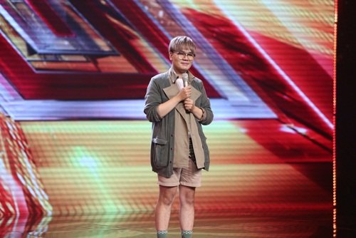 Chàng trai bị bệnh do bạo hành gây xúc động tại X-Factor - 4