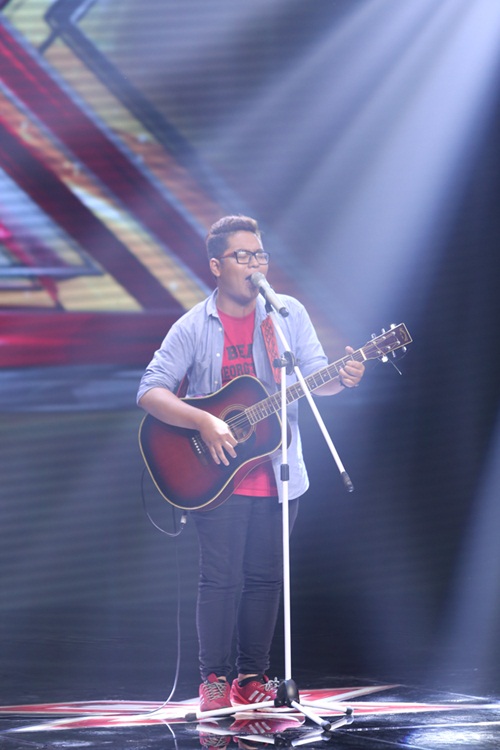 Chàng trai bị bệnh do bạo hành gây xúc động tại X-Factor - 13