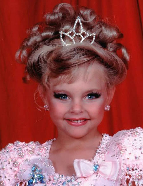 Ép con gái tiêm botox, nhuộm da để thi hoa hậu nhí - 11