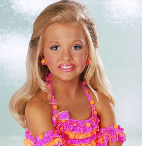 Ép con gái tiêm botox, nhuộm da để thi hoa hậu nhí - 4