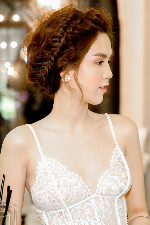 Úp mở vòng 1 với váy ren, Ngọc Trinh hút chặt mọi ánh nhìn - 8