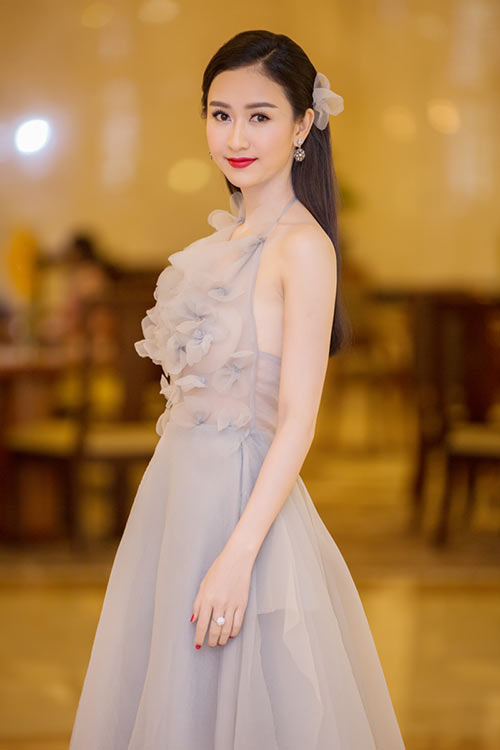 Nam Em đẹp mong manh bên Hà Thu, Diệu Linh - 4