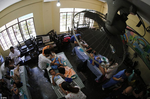 Rùng mình lễ cắt bao quy đầu cho 300 cậu bé tại Philippines - 5