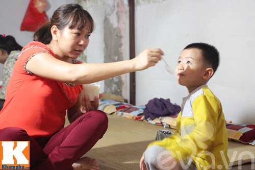 Cận cảnh phòng trọ điều hòa chỉ 15.000 đồng/đêm giữa Hà Nội - 13