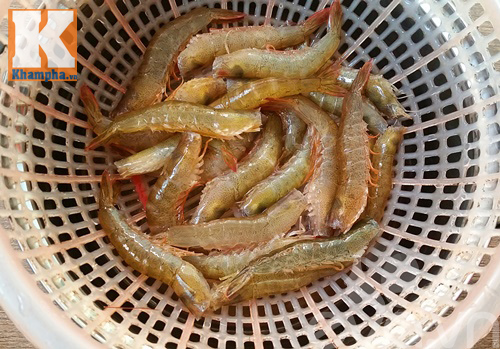 Tôm rang cùi dừa cho bữa cơm thêm đậm đà - 2