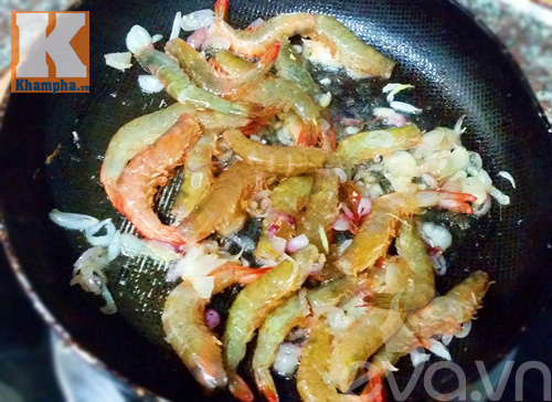 Tôm rang cùi dừa cho bữa cơm thêm đậm đà - 4