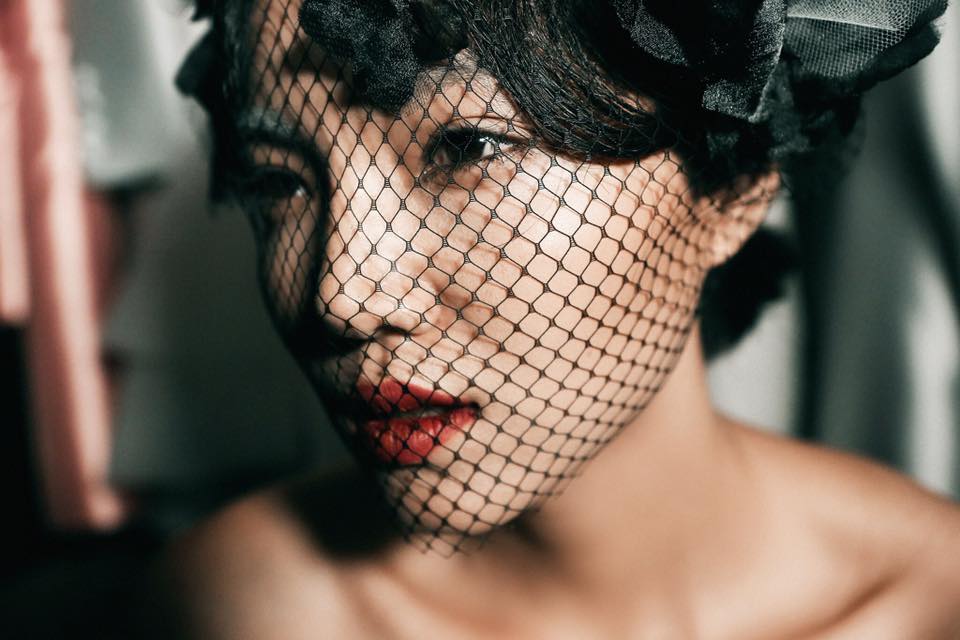 Chuyên gia tiết lộ hậu trường make up tuần lễ VN Quốc tế - 11