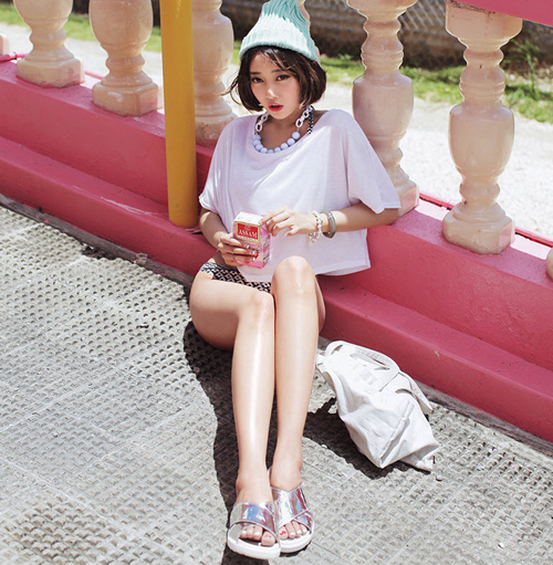 Chưa bao giờ dép lê sang chảnh như lúc này - 9