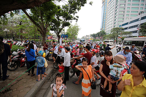 Công viên Thủ Lệ quot;nêmquot; chặt người ngày nghỉ lễ - 3